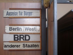 GrenzErfahrungen – Alltag der deutschen Teilung. Ausstellung im „Tränenpalast“ am Bahnhof Friedrichstraße. „Tränenpalast“ am Bahnhof Friedrichstraße