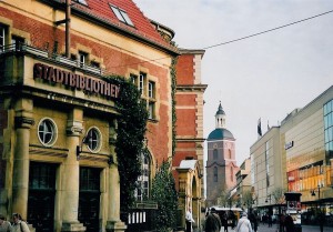 Altstadt Spandau: Carl-Schurz-Straße und St.-Nikolai-Kirche