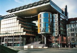 Stadtnavigator-Berlin Der Potsdamer Platz, ein Symbol für die Dienstleistungsgesellschaft