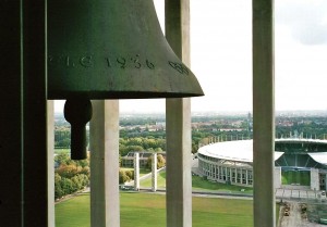 Glockenturm und Olympiastadion